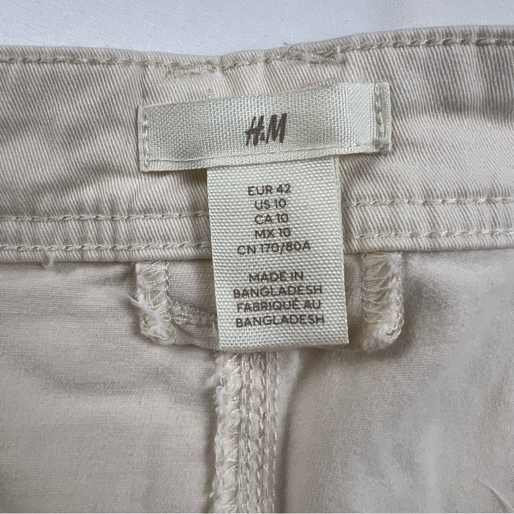 H & M - Women’s Shorts - Khaki - Above the Knee - Size 10 - Picture 5 of 12